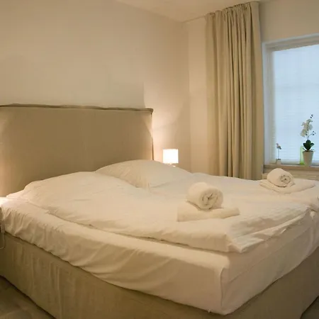 Apartment Haus Blick Zur See: Seaside Retreat With Ahoi Access